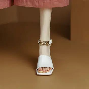 Yumuşak Deri Bir Kelime Kemer Metal Zincir Burnu açık Sandalet Kadın 2022 Yaz Retro Kalın Yüksek Topuklu